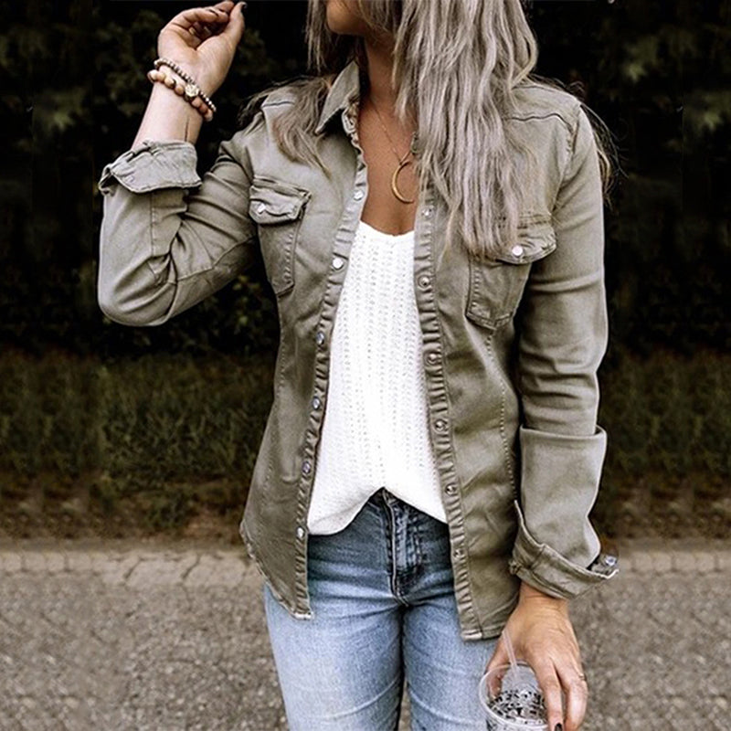 Let denimskjortejakke til kvinder - Slim fit overshirt med knaplukning foran og brystlommer