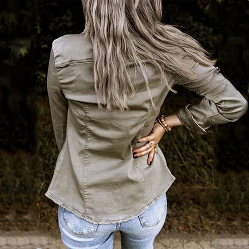 Let denimskjortejakke til kvinder - Slim fit overshirt med knaplukning foran og brystlommer