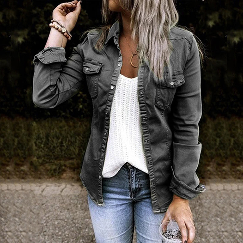 Let denimskjortejakke til kvinder - Slim fit overshirt med knaplukning foran og brystlommer