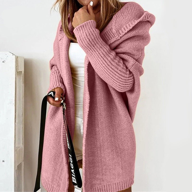 Oversized hættetrøje i strik til kvinder - Blød sort lang cardigan med ribbede manchetter og åbent design foran