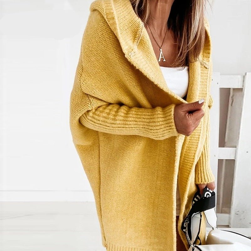 Oversized hættetrøje i strik til kvinder - Blød sort lang cardigan med ribbede manchetter og åbent design foran
