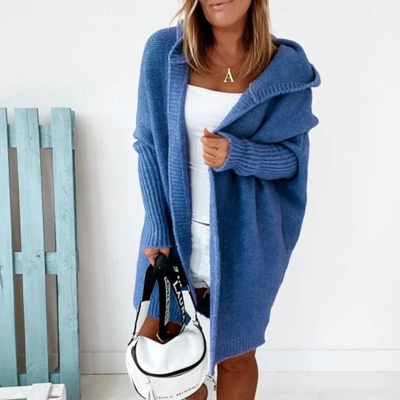 Oversized hættetrøje i strik til kvinder - Blød sort lang cardigan med ribbede manchetter og åbent design foran