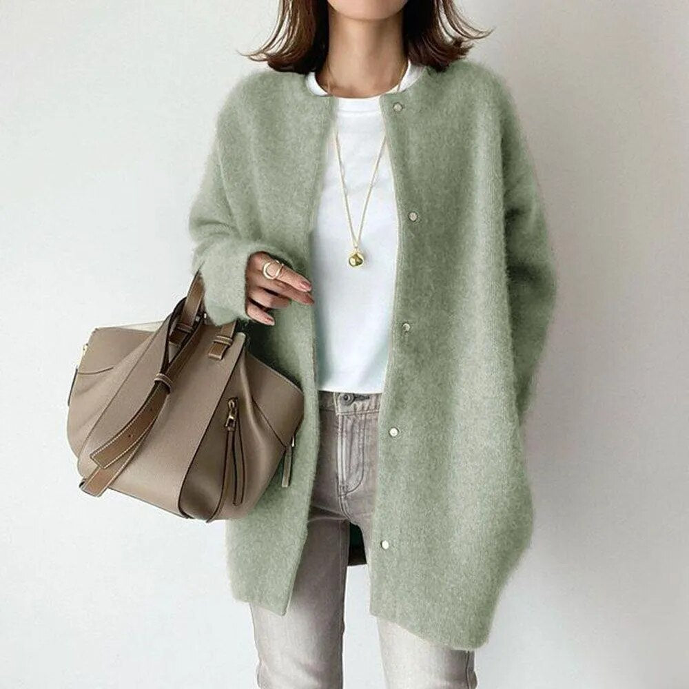 Hvid strikket cardigan med knaplukning til kvinder - Elegant, komfortabel og afslappet pasform til både hverdag og arbejde