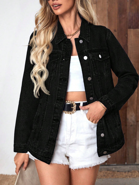 Oversized denimjakke til kvinder med klassisk krave og lommer - afslappet pasform i vasket blå denim