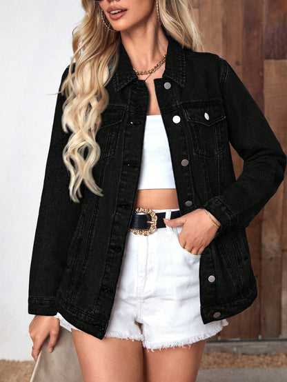 Oversized denimjakke til kvinder med klassisk krave og lommer - afslappet pasform i vasket blå denim
